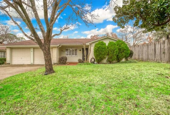 Front view of a suburban home.